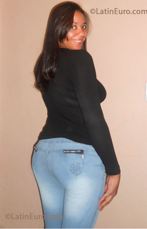 Date this gorgeous Brazil girl Leandra from Belo Horizonte BR7907