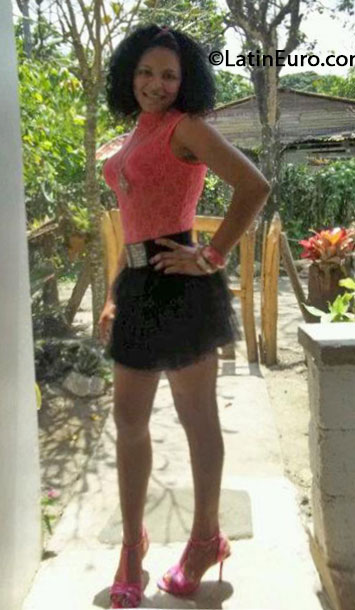 Date this athletic Dominican Republic girl Yakaira from Puerto plata DO16338