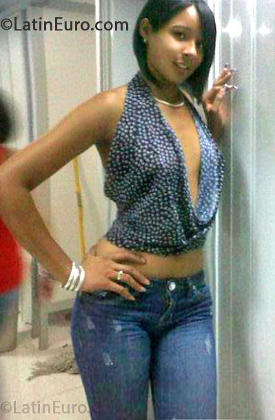 Date this delightful Dominican Republic girl Suleidy from Santiago DO32784