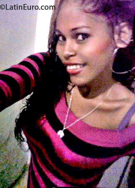 Date this athletic Dominican Republic girl Carolina from La Vega DO16447