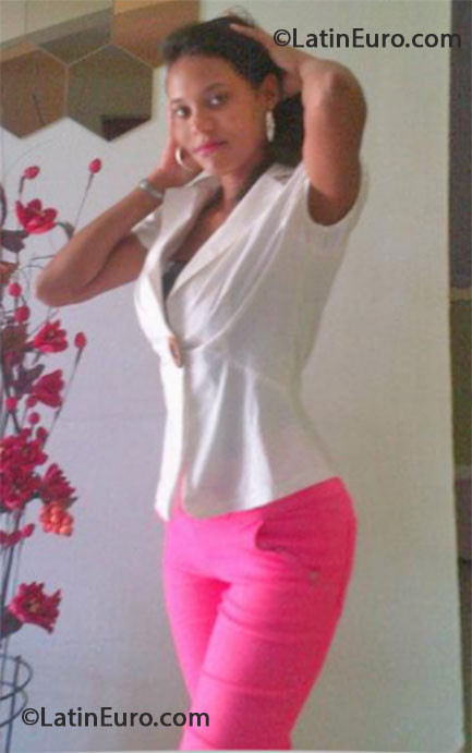 Date this pretty Dominican Republic girl Baldimira from Santo Domingo DO16769