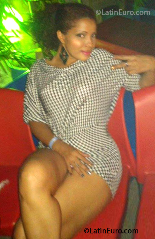 Date this stunning Colombia girl Isabella from Cartagena CO18745