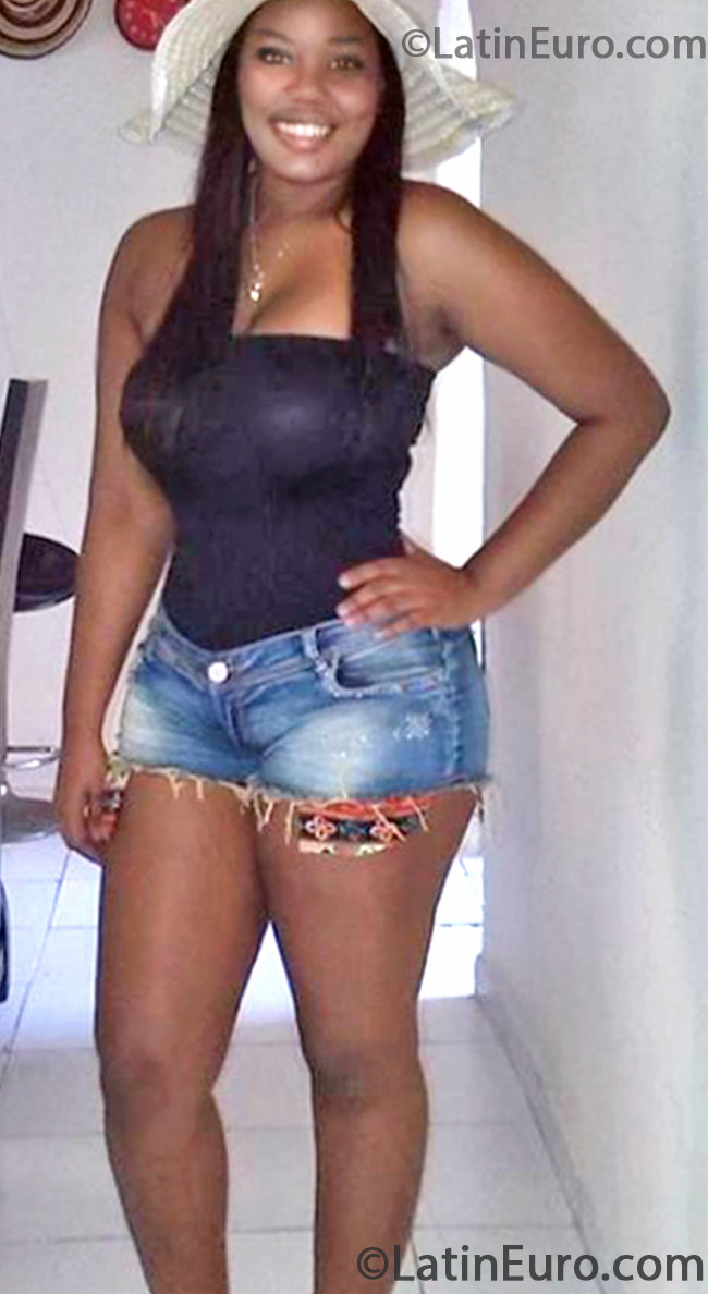 Date this cute Colombia girl Shaskya from Barranquilla CO13428