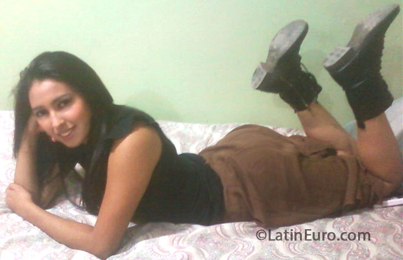 Date this foxy Honduras girl Emy from San Pedro Sula HN866