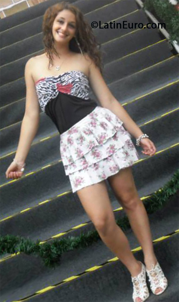 Date this cute Brazil girl Mayra from Curitiba BR7979