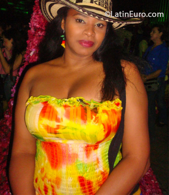 Date this good-looking Colombia girl SARA from Medellin CO17394