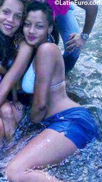 Date this happy Dominican Republic girl Mireya from Santiago DO29751
