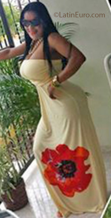 Date this hot Dominican Republic girl Awelda from salcedo DO17095