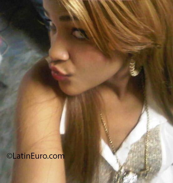 Date this sensual Dominican Republic girl Eloisa from La Vega DO17115