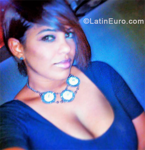 Date this stunning Dominican Republic girl Emel from Santo Domingo DO17359