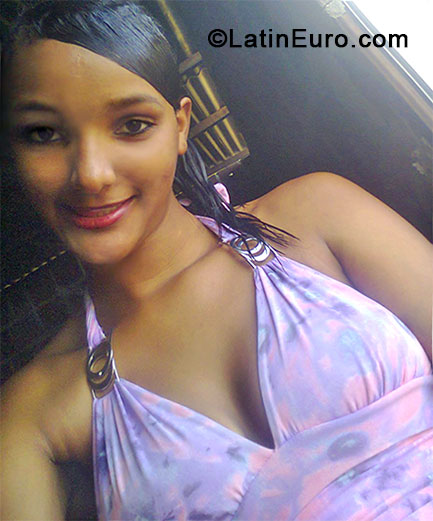 Date this delightful Brazil girl Gleice from Recife BR8156