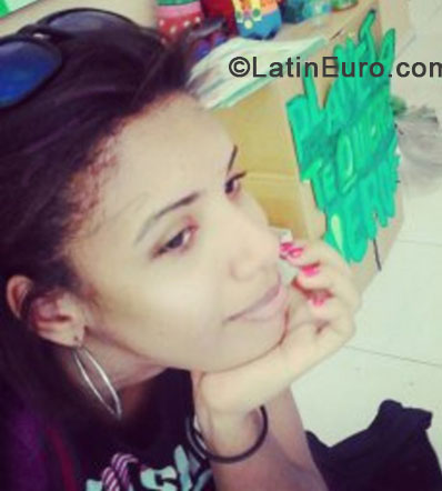 Date this attractive Dominican Republic girl Laura from Santo Domingo DO17484