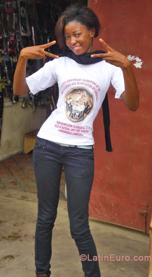Date this foxy Cameroon girl Olivia from Buea CM174