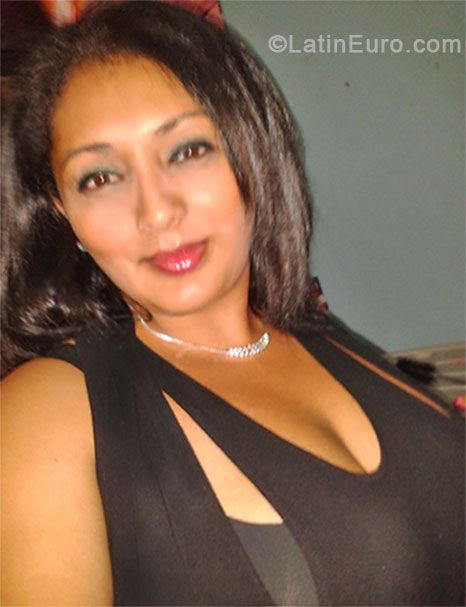 Date this sensual Honduras girl Ana Lucia from Cortes HN894