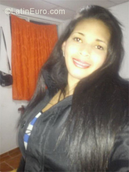 Date this foxy Colombia girl Lina from Bogota CO14438