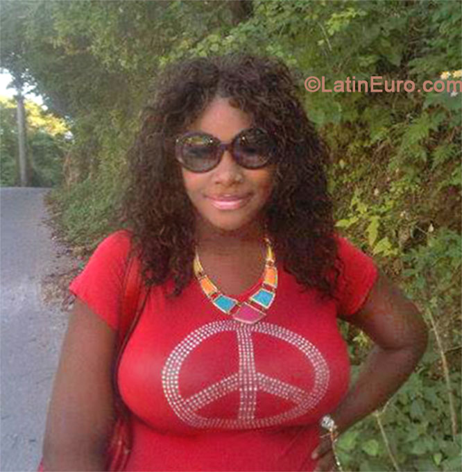 Date this nice looking Jamaica girl Felicia from Kingston JM1406