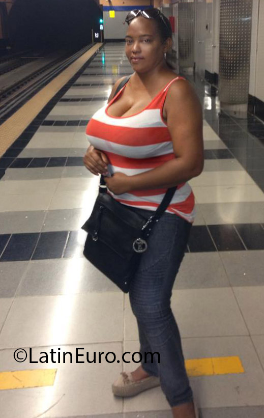 Date this voluptuous Dominican Republic girl Mildred diaz from Santo Domingo DO18283