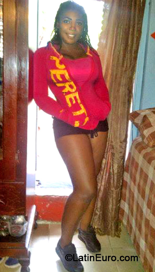 Date this georgeous Jamaica girl Hicha from Kingston JM1440