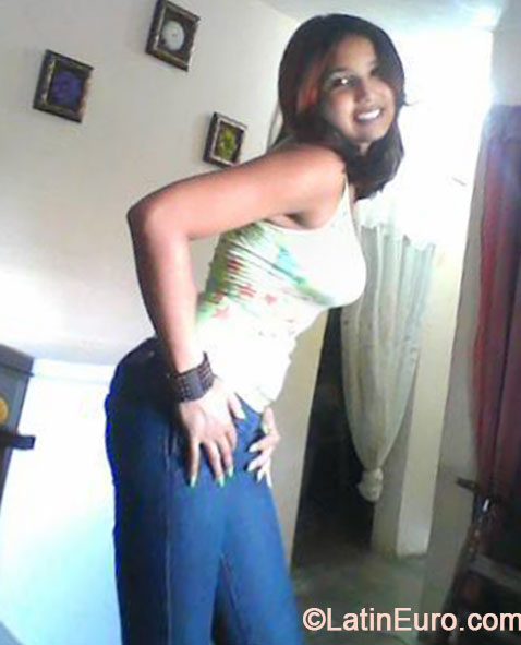 Date this athletic Dominican Republic girl Katie from Santo Domingo DO18028