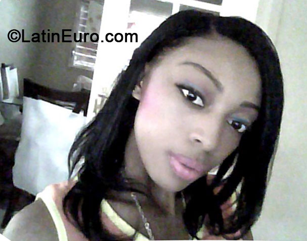 Date this stunning Jamaica girl Paris from Kingston JM1461