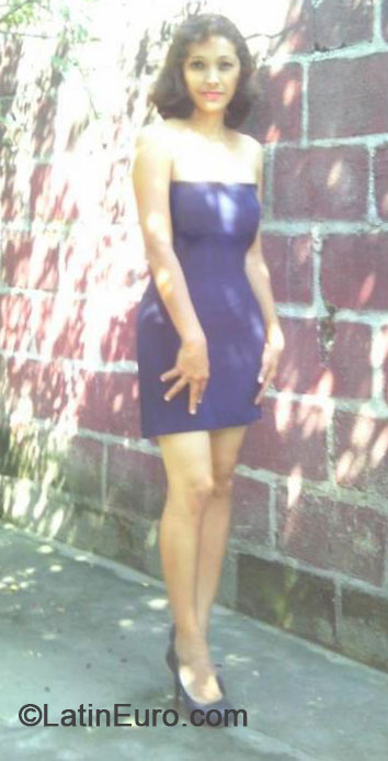 Date this nice looking Honduras girl Larissa from San Pedro Sula HN912