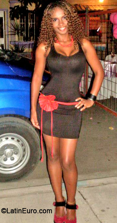 Date this attractive Ecuador girl Sandy from Guayaquil EC165