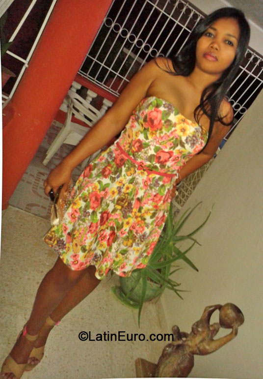 Date this delightful Dominican Republic girl Carol from Santo Domingo DO18282