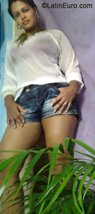 Date this georgeous Brazil girl Ana Paula from Salvador BR9344