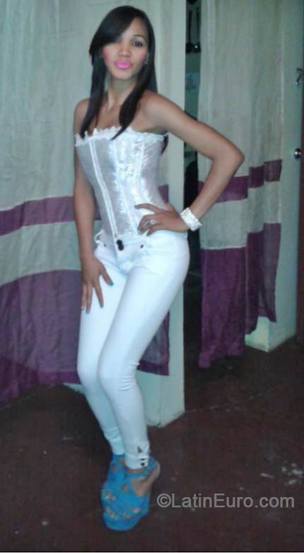 Date this voluptuous Dominican Republic girl Carolina from Santo Domingo DO18302