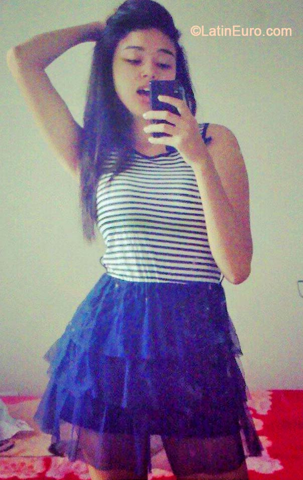 Date this foxy Brazil girl Layana from Vitoria BR8514