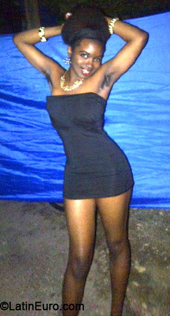 Date this sultry Jamaica girl Shaunti from Kingston JM1548