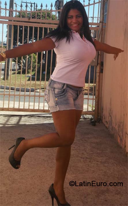 Date this hot Brazil girl Claudia from Brasilia BR8665