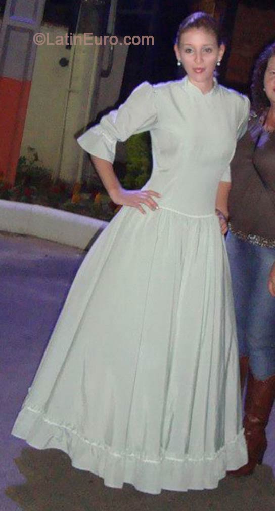 Date this voluptuous Brazil girl Andrezza from Jaragua Do Sul BR8670