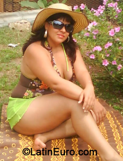 Date this exotic Colombia girl Andrea from Cali CO15006