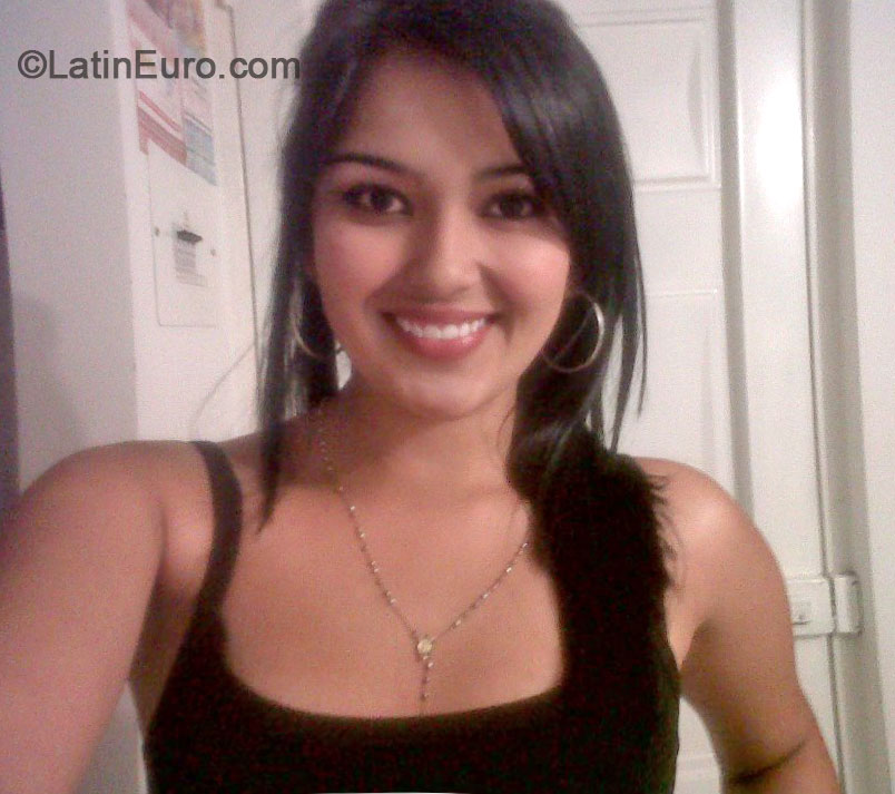 Date this stunning Colombia girl Andrea from Bogota CO15017