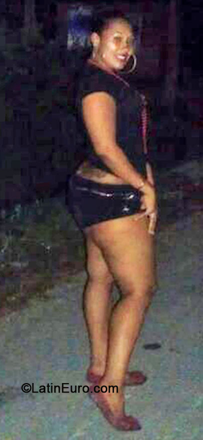 Date this stunning Jamaica girl Alecia from Westmoreland JM1612