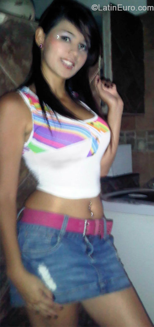 Date this pretty Venezuela girl Genesis from Caracas VE210