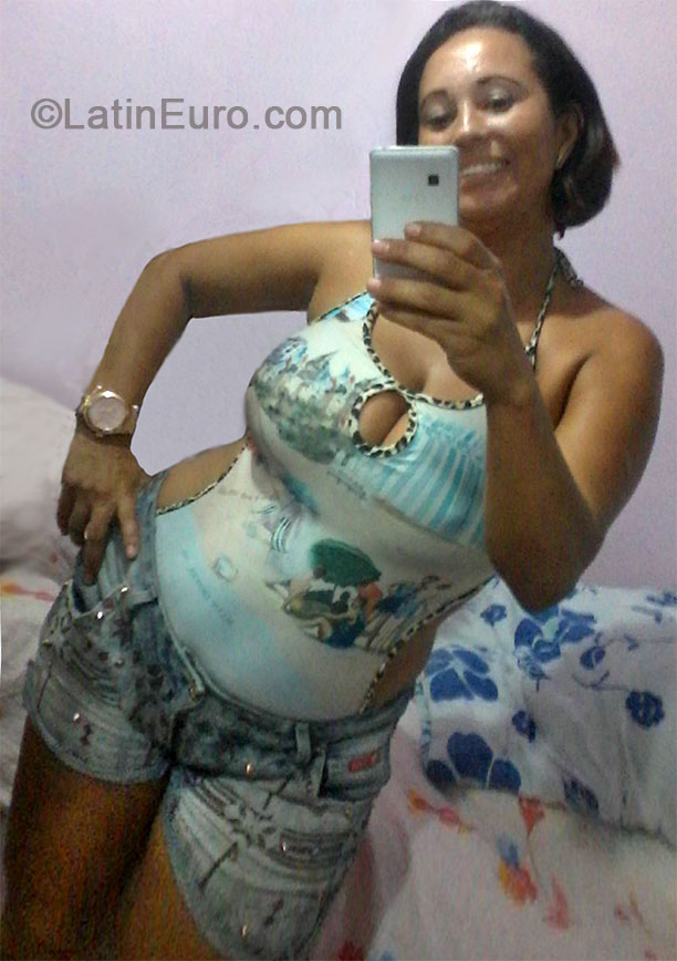 Date this lovely Brazil girl Flavia from Rio De Janeiro BR8746