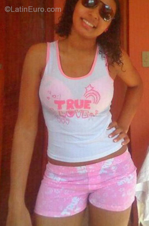 Date this gorgeous Dominican Republic girl Yadi from Santiago DO55226