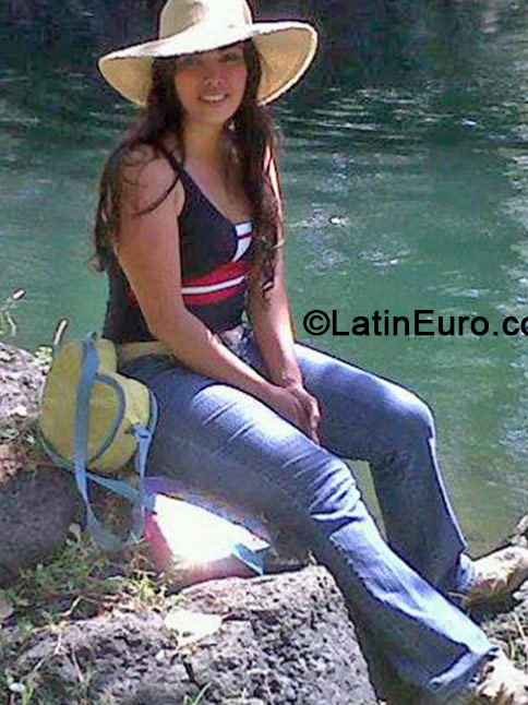 Date this nice looking Honduras girl Maria from San Pedro Sula HN979