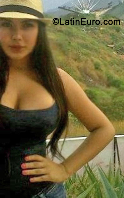 Date this stunning Colombia girl Laura from Bucaramanga CO15181