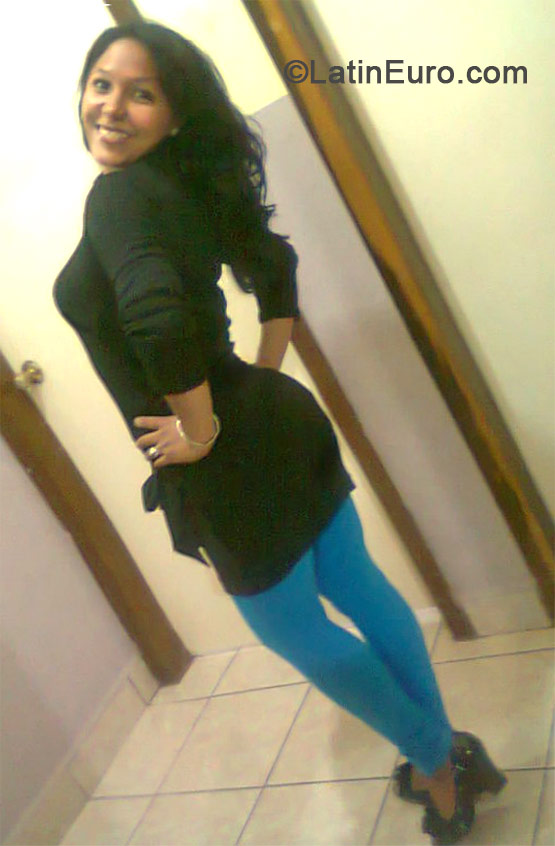 Date this sensual Honduras girl Juliana from La Ceiba HN1021