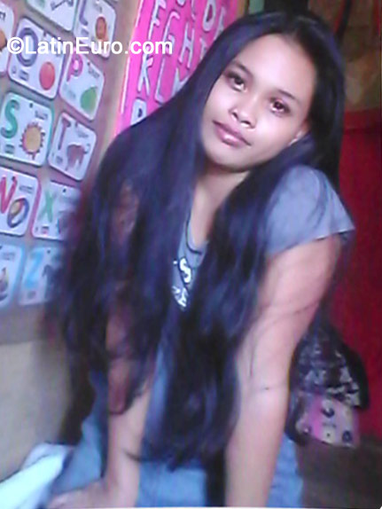 Date this passionate Philippines girl Recy from Manila PH649