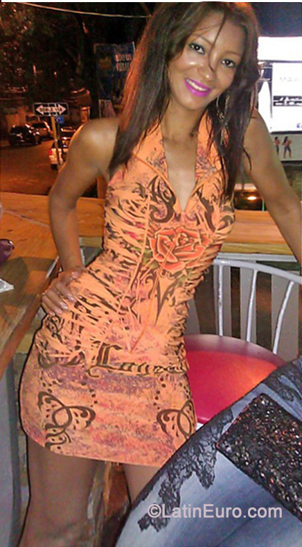 Date this foxy Dominican Republic girl Amelia from Santiago DO19212