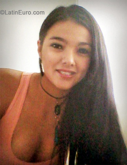 Date this exotic Colombia girl Carolina from Cali CO15323