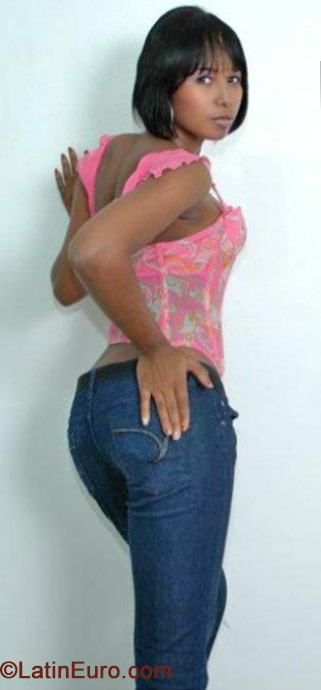 Date this stunning Dominican Republic girl Carmen from Santiago DO21147