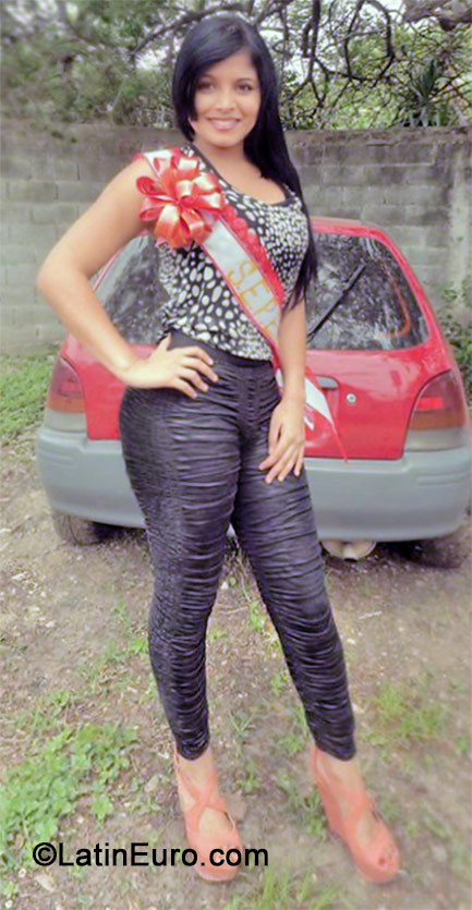 Date this good-looking Venezuela girl Alexa from Barquisimeto VE255