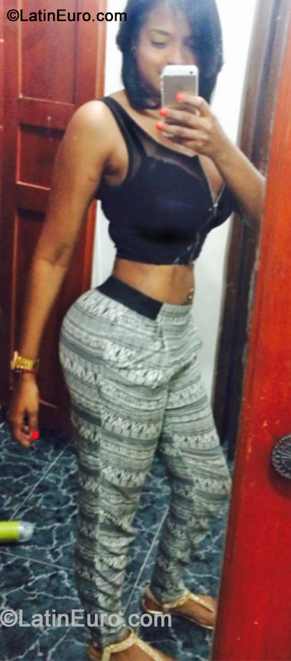 Date this athletic Dominican Republic girl Dennicy from Santo Domingo DO19282