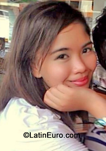 Date this good-looking Philippines girl Mariel from Manila PH656