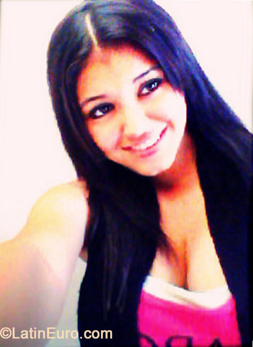 Date this foxy Honduras girl Skarleth from Tegucigalpa HN1065